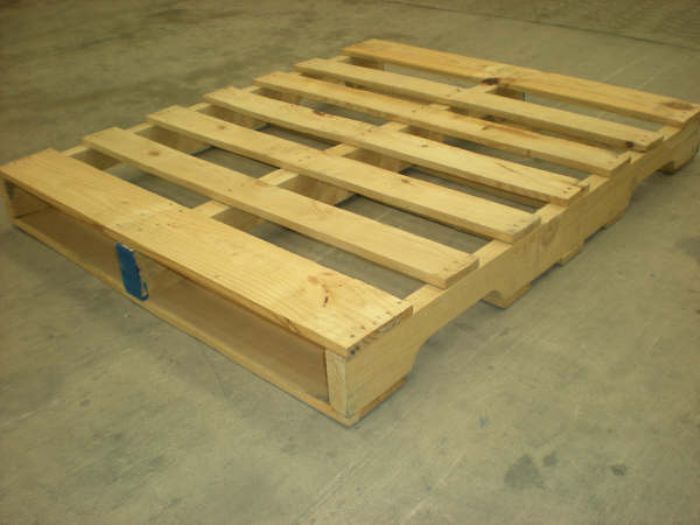 tarima estándar reciclada de 1ra calidad (40"x48")